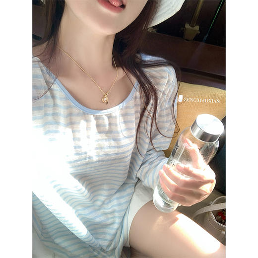 <曾小咸推荐>慵懒风浅蓝条纹罩衫长袖T恤【预售3-15天发货】 商品图2