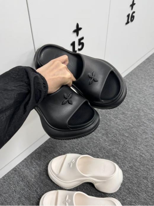 🔥SMFK平替高版本辣妹拖增高十字花软底沙滩拖5142📸明星博主网红都人手一双 出门被疯狂要🔗 咱家💰79元就可以到手同款版型平替 穿上秒变超模腿的辣妹拖 商品图3