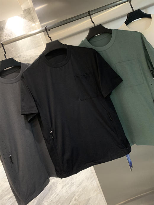 设计师款！凉感透气！侧边网眼速干！2025夏季男士休闲多口袋短袖T恤！ 商品图6