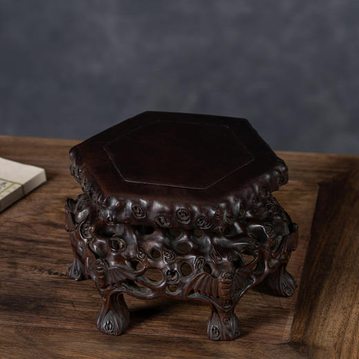 清	红木蝠纹根结形六角器座 商品图3