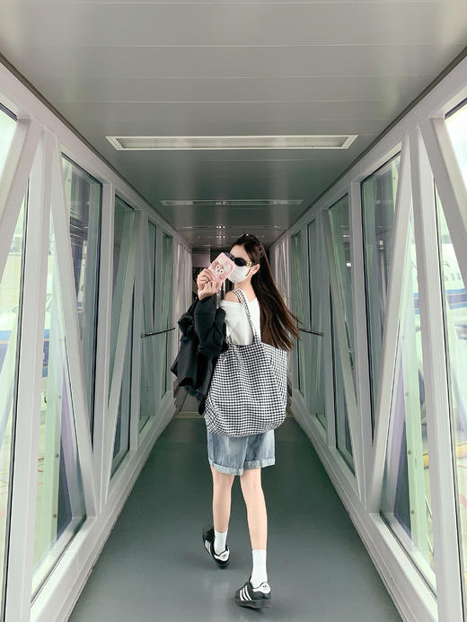 <曾小咸推荐>4.12现货秒杀 ！微信超特价！字母印花斜肩露肩短袖 日常89.99 立减40 秒杀49.99！！蓝色牛仔短裤 秒杀79.99！！ 商品图14