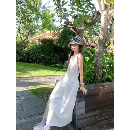 <曾小咸推荐>韩版白色过膝无袖腰带连衣裙 商品图3