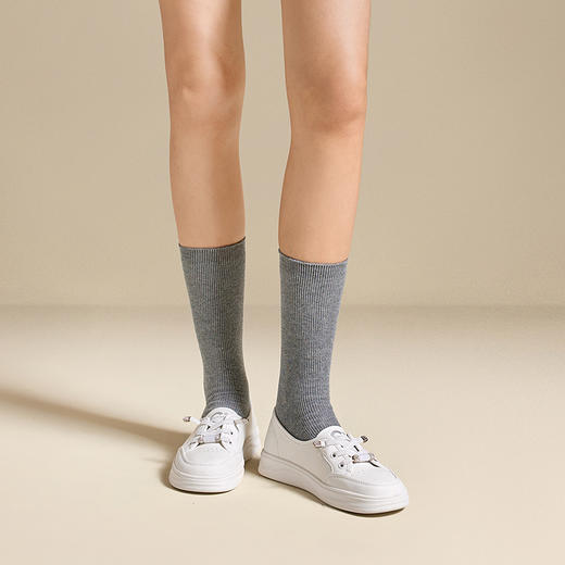 千百度厚底小白鞋女时尚休闲板鞋透气舒适耐磨运动鞋A25472081 商品图1