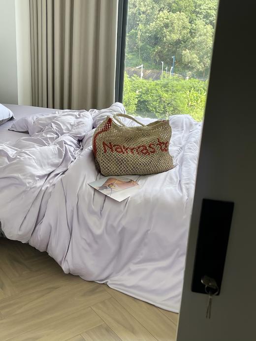 纯天然真丝平替！【双色竹纤维四件套】必入618超级狠货🔥✅竹纤维面料自带温润凉感 凉凉滑滑 好打理！！！ ✅即使裸睡也不会摩擦皮肤 ✅触感细腻丝滑 还有着真丝般的光泽 商品图7