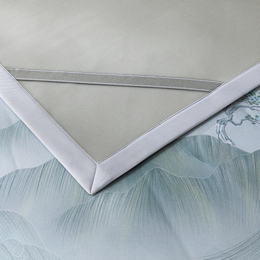 商超爆款【丝享新中式冰氧霜冻牛奶丝PRO印花席墨川风华】灰色 A类标准面料 双立丝工艺 加快空气流通 散热排湿 商品图6