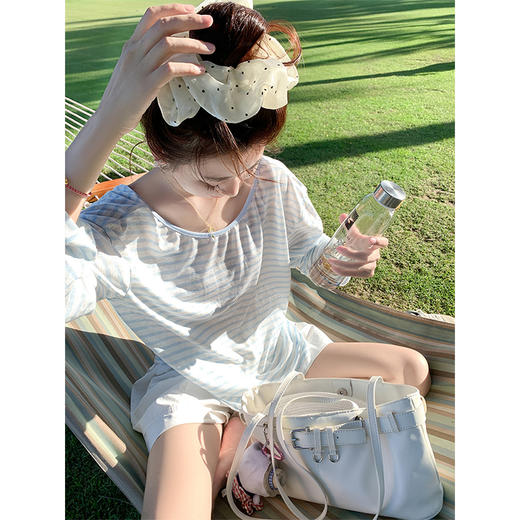 <曾小咸推荐>慵懒风浅蓝条纹罩衫长袖T恤【预售3-15天发货】 商品图4