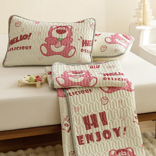 商超爆款【丝享迪士尼乳胶席三件套夏日奇遇草莓熊】活性印花 健康环保 清凉舒适 柔软触感 商品图2