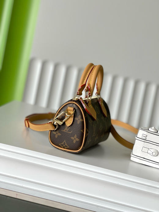 夏季特惠💰680 原单LV M81085 尺寸：16×10×7.5cm NANO SPEEDY 迷你枕头包 变码芯片 商品图1