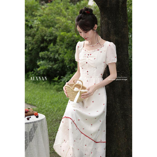 【65折秒杀】鹿向南「樱桃序曲」法式小个子连衣裙女夏设计感收腰杏色短袖长裙L559137 商品图1