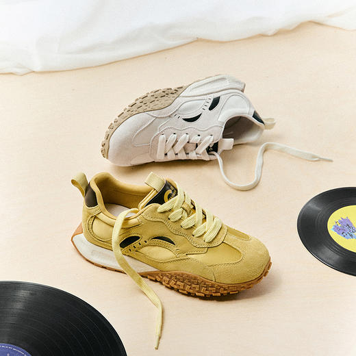 千百度厚底时尚德训鞋女款韩系增高复古运动休闲鞋A25405101 商品图3