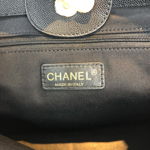 夏季特惠💰1200 原单香奈儿57067 Coco 早春走秀款 金属钉珠鱼子酱牛皮购物袋 商品图7