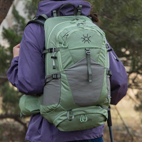 【清风随行】杉木山装 龙卷风30L登山包：空浮背负，轻装征途的清爽之选！
