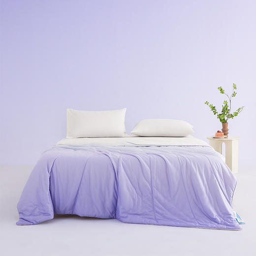 商超爆款【丝享沁爽凉感渐变牛奶冰淇凌夏被乳冰冰】采用A类面料 亲肤舒适 给肌肤悉心呵护的安全感 商品图0