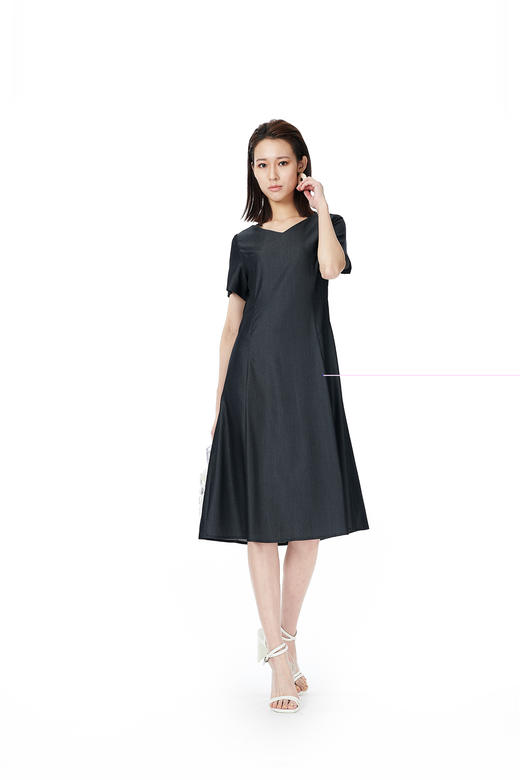 现货热销 奇威 立裁显瘦连衣裙0HC03076 商品图3