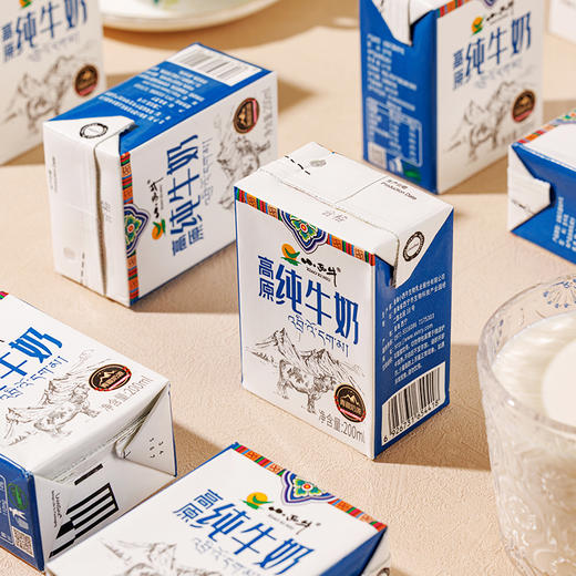 【光明&小西牛】高原纯牛奶自有牧场纯牛奶家庭特惠小盒装牛奶早餐奶200ml*10盒 商品图3