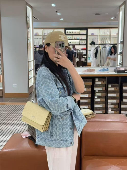 ¥1299🇺🇸已经被市场认证的顶流配色，奶油黄❗️二级市场大溢价❗️❗️喜欢这个颜色别错过Coach klare流浪包，背法很多，单肩斜挎都行！ 商品图3