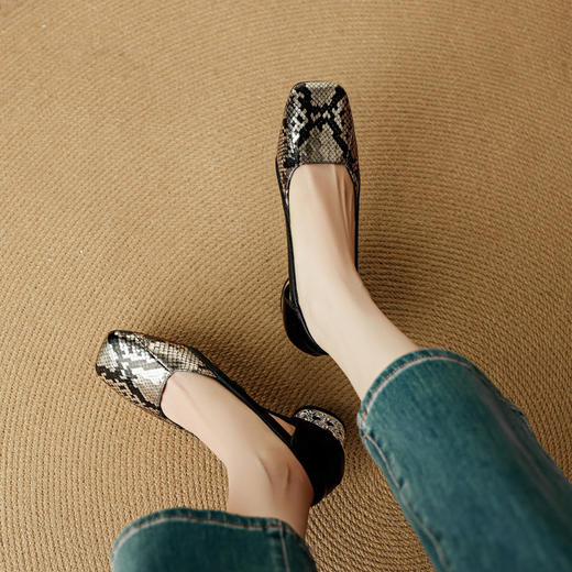 【预售5天】舒适百搭透气蛇纹拼接方头镂空头层真皮钻跟包头中空单鞋NJMK&K1626 商品图3