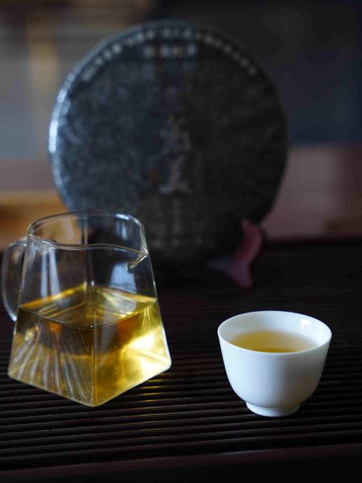 【整件20饼出售】【宸美】银奖配方，2022年春，某在售品牌产品，为防止扰乱市场进行打码处理，特惠处理数量有限先到先得，357克/饼 商品图2