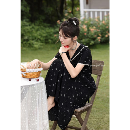 鹿向南「少女恋刊」法式碎花短袖连衣裙女夏季收腰小个子黑色长裙 商品图0