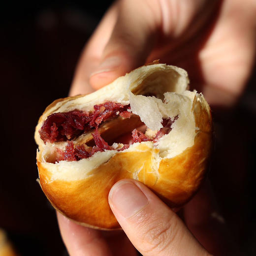 【逐南味 现烤鲜花小饼2盒】以新鲜食用玫瑰花入料 馅量很足 花香四溢 入口酥软 商品图3