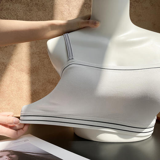 官网550！杨幂同款撞色肩带运动文胸 高弹防震固定一体杯健身瑜伽抹胸内衣胸罩女 商品图8