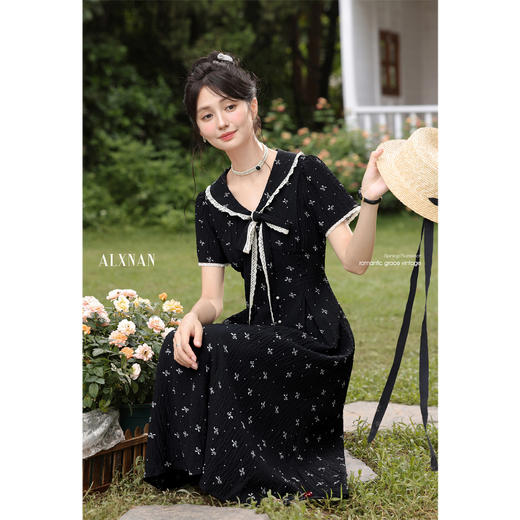 鹿向南「少女恋刊」法式碎花短袖连衣裙女夏季收腰小个子黑色长裙 商品图1