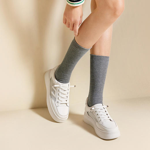 千百度厚底小白鞋休闲板鞋女款增高网面运动休闲鞋A25329701 商品图1