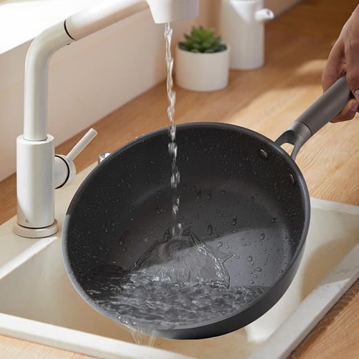 神田 云朵锅钛合金不粘锅 平底煎炒锅28cm 落栗棕 下单赠导热板+硅胶铲 商品图8