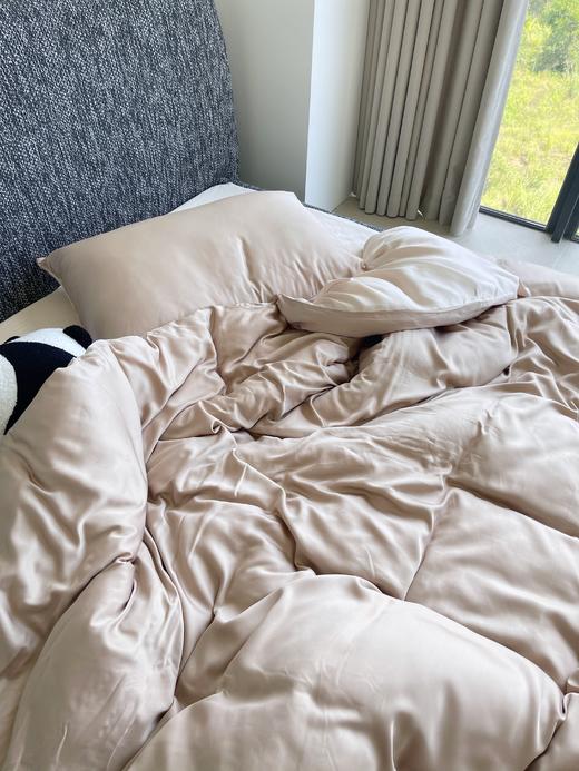 纯天然真丝平替！【双色竹纤维四件套】必入618超级狠货🔥✅竹纤维面料自带温润凉感 凉凉滑滑 好打理！！！ ✅即使裸睡也不会摩擦皮肤 ✅触感细腻丝滑 还有着真丝般的光泽 商品图1