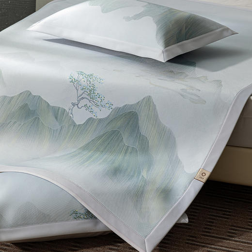 商超爆款【丝享新中式冰氧霜冻牛奶丝PRO印花席墨川风华】灰色 A类标准面料 双立丝工艺 加快空气流通 散热排湿 商品图1