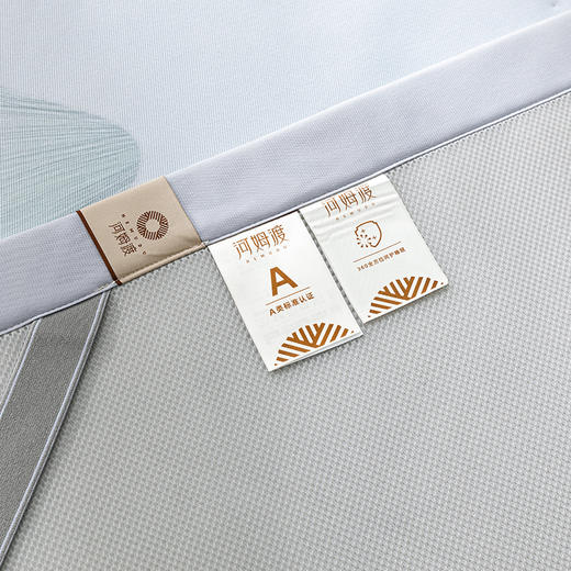 商超爆款【丝享新中式冰氧霜冻牛奶丝PRO印花席墨川风华】灰色 A类标准面料 双立丝工艺 加快空气流通 散热排湿 商品图7