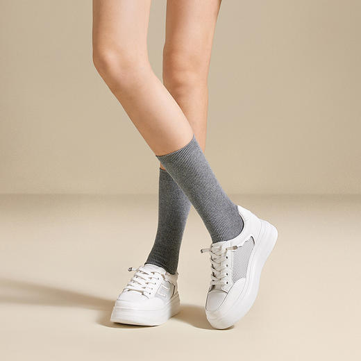 千百度厚底小白鞋休闲板鞋女款增高网面运动休闲鞋A25329701 商品图4