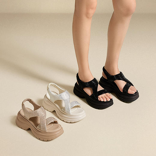 千百度厚底烫钻休闲凉鞋女款增高轻便时尚配裙子凉鞋A25372874 商品图1