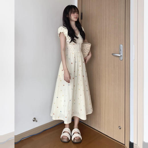 西遇彩色波点连衣裙女夏季新款法式甜美v领a字收腰短袖裙子SS050922 商品图1