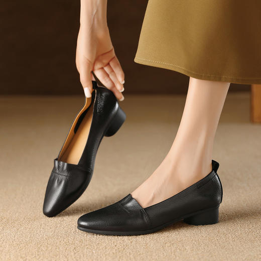 【预售5天】软底浅口软皮爆款单鞋，低跟尖头妈妈百搭舒适豆豆女皮鞋LG&78-1309 商品图1