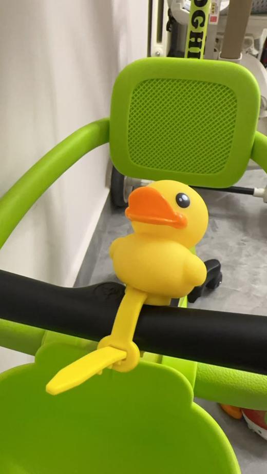 【双旦秒杀】小黄鸭车头挂件（鸭子一共有两款样式，不支持指定款式，随机发货） 商品图2