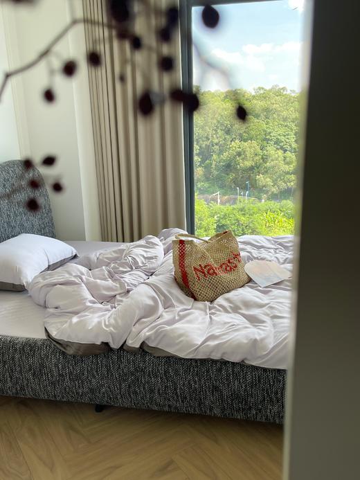 纯天然真丝平替！【双色竹纤维四件套】必入618超级狠货🔥✅竹纤维面料自带温润凉感 凉凉滑滑 好打理！！！ ✅即使裸睡也不会摩擦皮肤 ✅触感细腻丝滑 还有着真丝般的光泽 商品图4