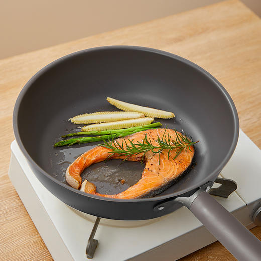 神田 云朵锅钛合金不粘锅 平底煎炒锅28cm 落栗棕 下单赠导热板+硅胶铲 商品图2