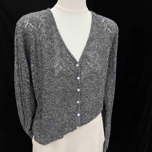 S.Y.C【织光裁片】百搭镂空常规袖羊 绒衫针织V领常规打底衫35R25023 商品图1