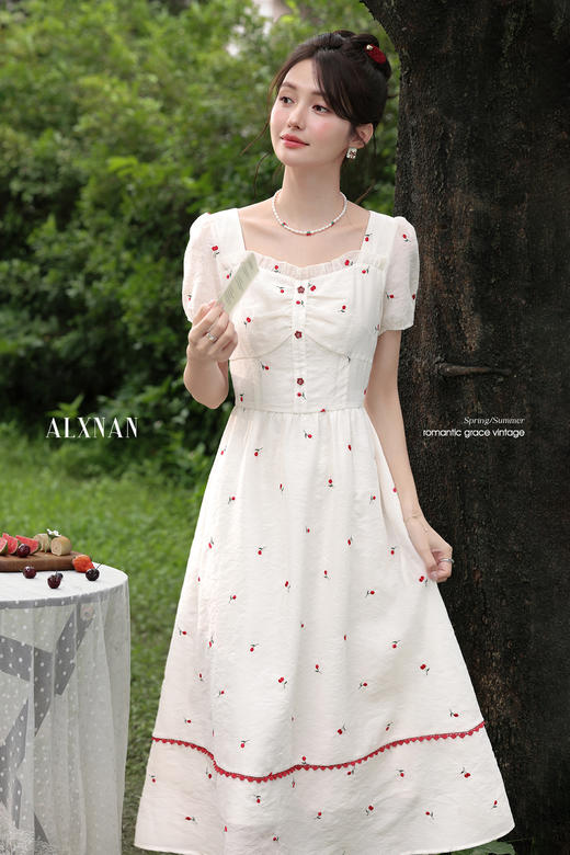 【65折秒杀】鹿向南「樱桃序曲」法式小个子连衣裙女夏设计感收腰杏色短袖长裙L559137 商品图5