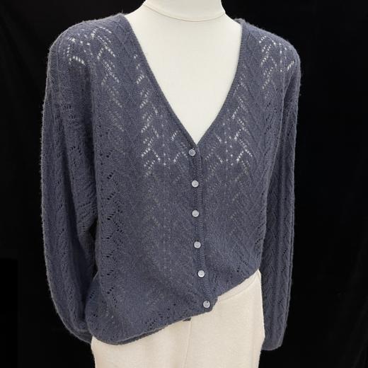 S.Y.C【织光裁片】百搭镂空常规袖羊 绒衫针织V领常规打底衫35R25023 商品图2