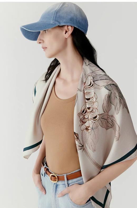 68-8 渠道圆正 小禾 百分百斜纹真丝 复古优雅 蚕豆花图案丝巾方巾 商品图3