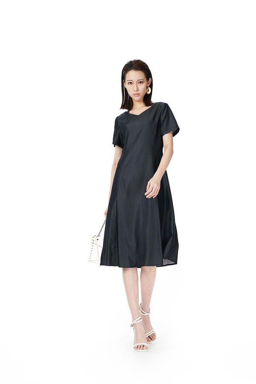 现货热销 奇威 立裁显瘦连衣裙0HC03076 商品图5