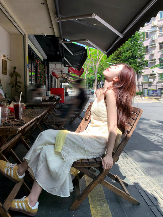 <曾小咸推荐>法式温柔风蕾丝显瘦吊带连衣裙 商品图8