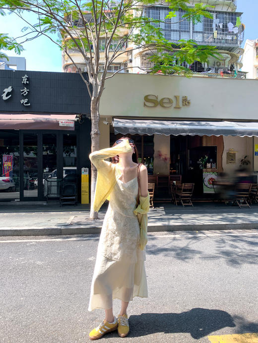 <曾小咸推荐>法式温柔风蕾丝显瘦吊带连衣裙 商品图5