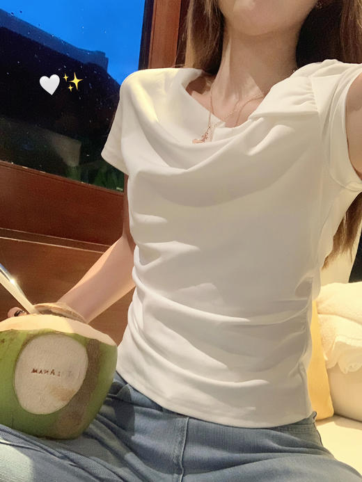 <曾小咸推荐>两色少女斜肩扭结露锁骨短袖T恤 商品图8