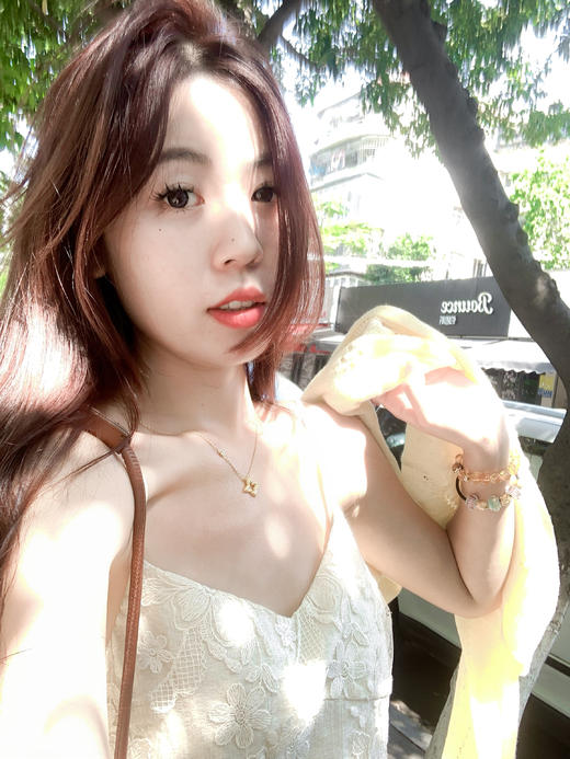 <曾小咸推荐>法式温柔风蕾丝显瘦吊带连衣裙 商品图10