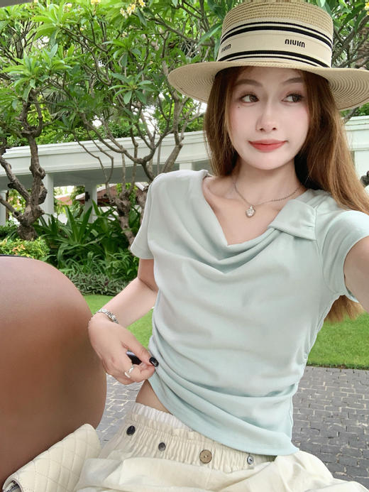 <曾小咸推荐>两色少女斜肩扭结露锁骨短袖T恤 商品图6