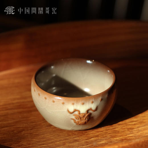 问鼎哥窑龙首战鼓杯 商品图1