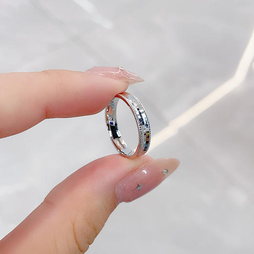 【限时8.8折】【线上铂金馆】PT950 铂金空心固口镜面方块戒指圈戒(PTJZ00075)预售产品下单后不退款不退货不换货不补差价) 商品图3